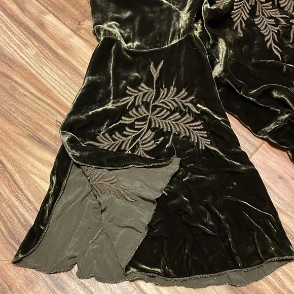 Johnny Was Womens XS blouse Olive green Velvet Embroidered swing vneck - Picture 5 of 9